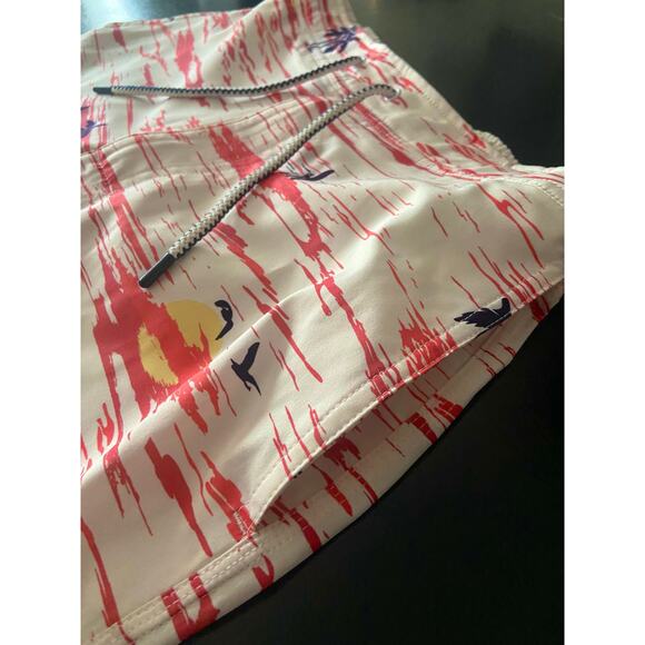 JOHNNIE-O White/Red Tropical Beach Theme Swim Shorts sz S - Picture 2 of 12